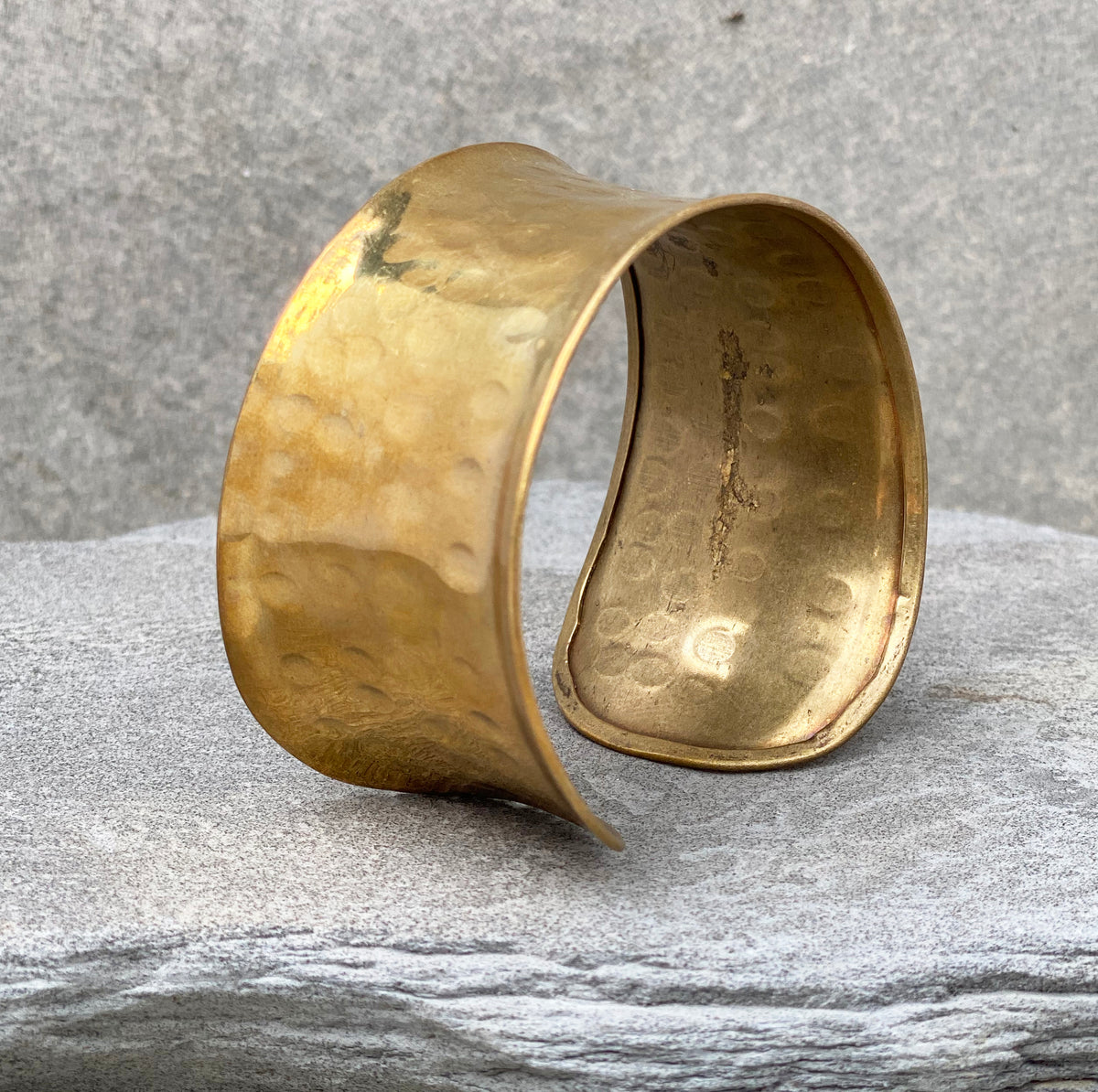 【関税・送料込み】Ami Hammered brass cuff CUFFBRSELFIHAMMERD_1200x1200.